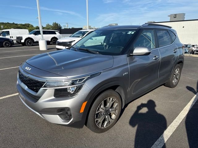 Used 2022 Gray Kia EX image 1
