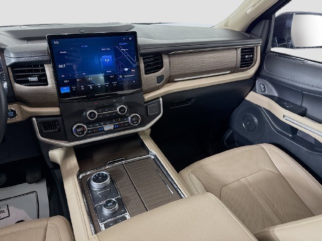 Used 2022  Ford Limited image 24