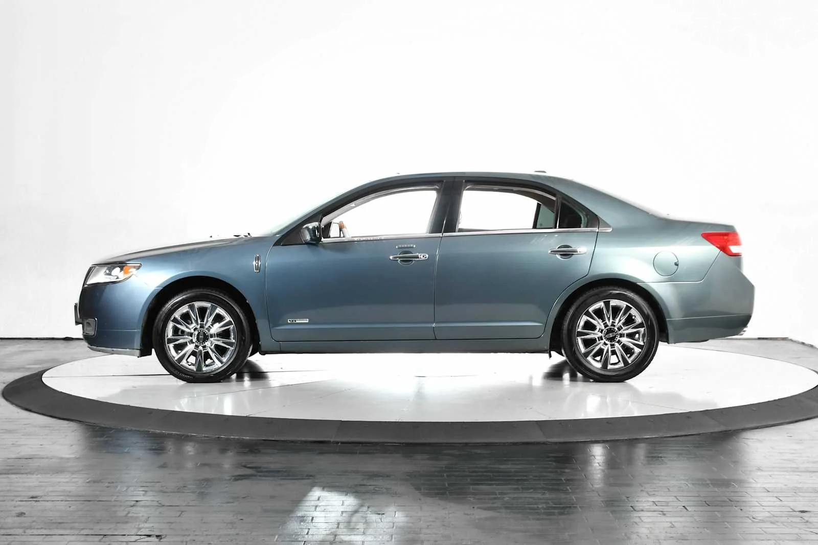 Used 2012 Lincoln MKZ Hybrid with VIN 3LNDL2L30CR800677 for sale in Dallas, TX