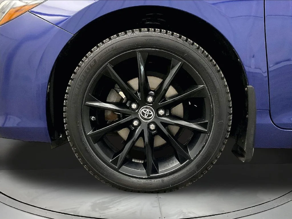 Used 2016 Blue Toyota XSE V6 image 12