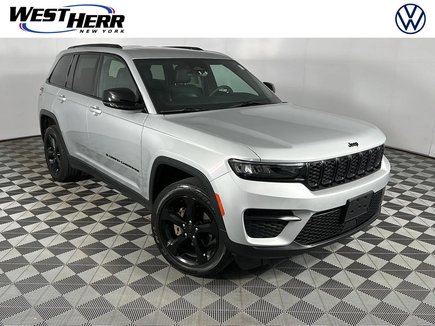 Used 2025 Silver Zynith Jeep Altitude X image 1