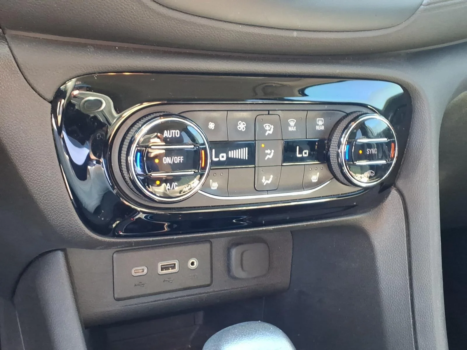 Used 2022 Ebony Twilight Metallic Buick Select image 14