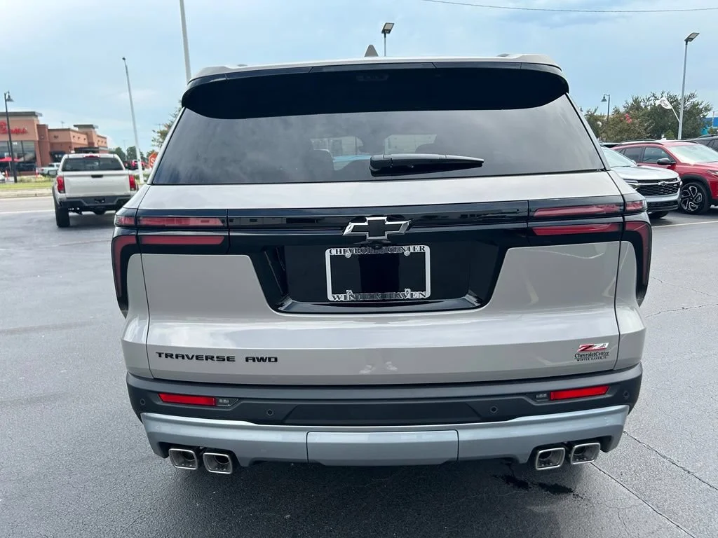 2027 Chevrolet Traverse Z71 - Photo 7