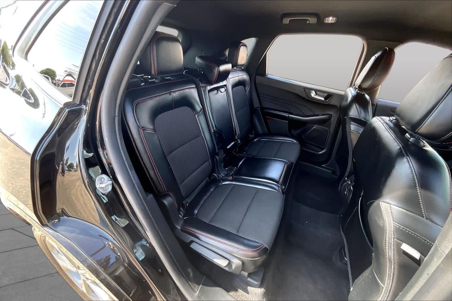 Used 2024 Agate Black Metallic Ford ST-Line image 18