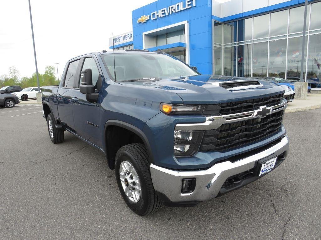 Used 2025 Lakeshore Blue Chevrolet LT image 2