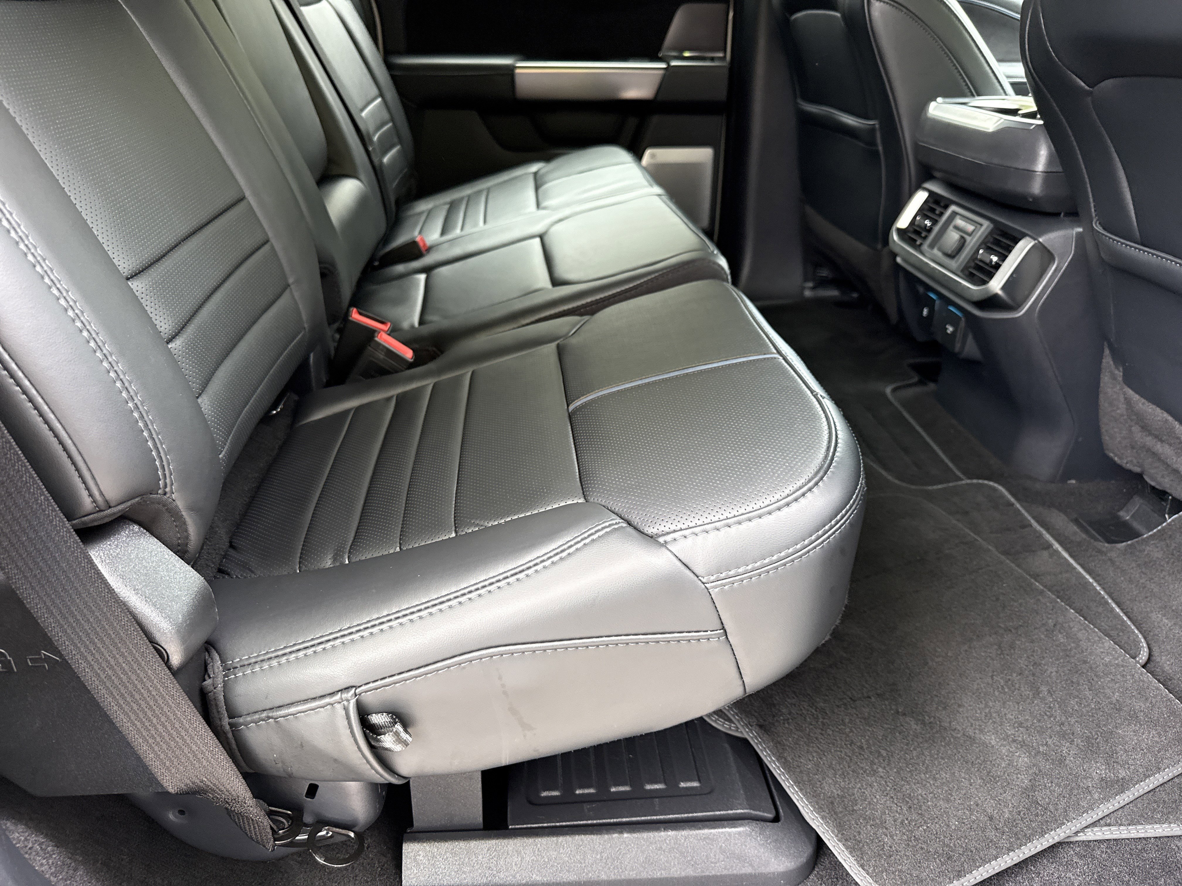 Used 2024 White Metallic Ford Platinum image 15
