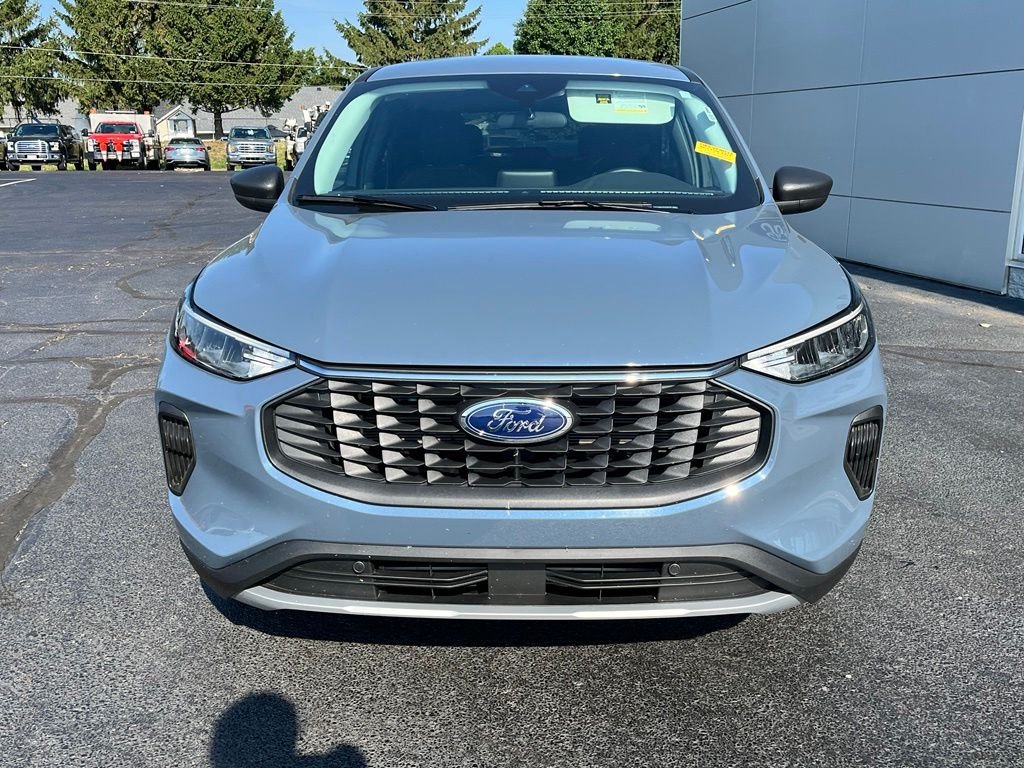 Used 2025 Vapor Blue Ford Active image 9