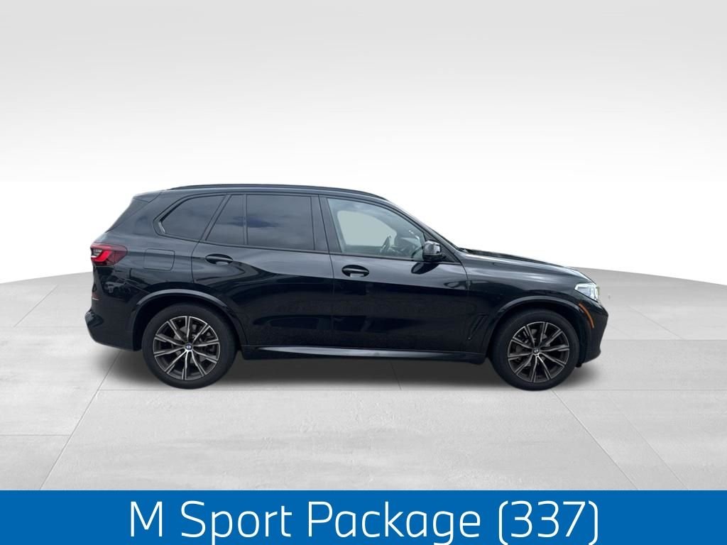 Used 2022 Black BMW sDrive40i image 2