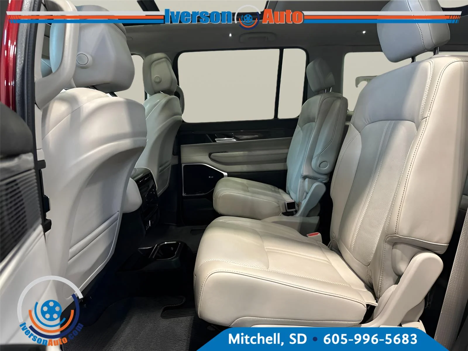 Used 2022 Velvet Red Pearlcoat Jeep Series III image 26