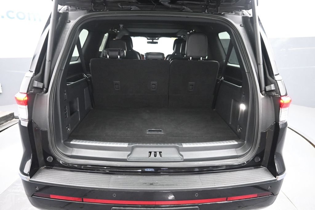 Used 2023 Black Lincoln Reserve image 11