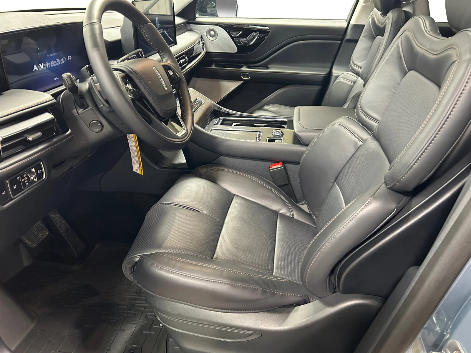 New 2026 Whisper Blue Metallic Clearcoat Lincoln Reserve image 14
