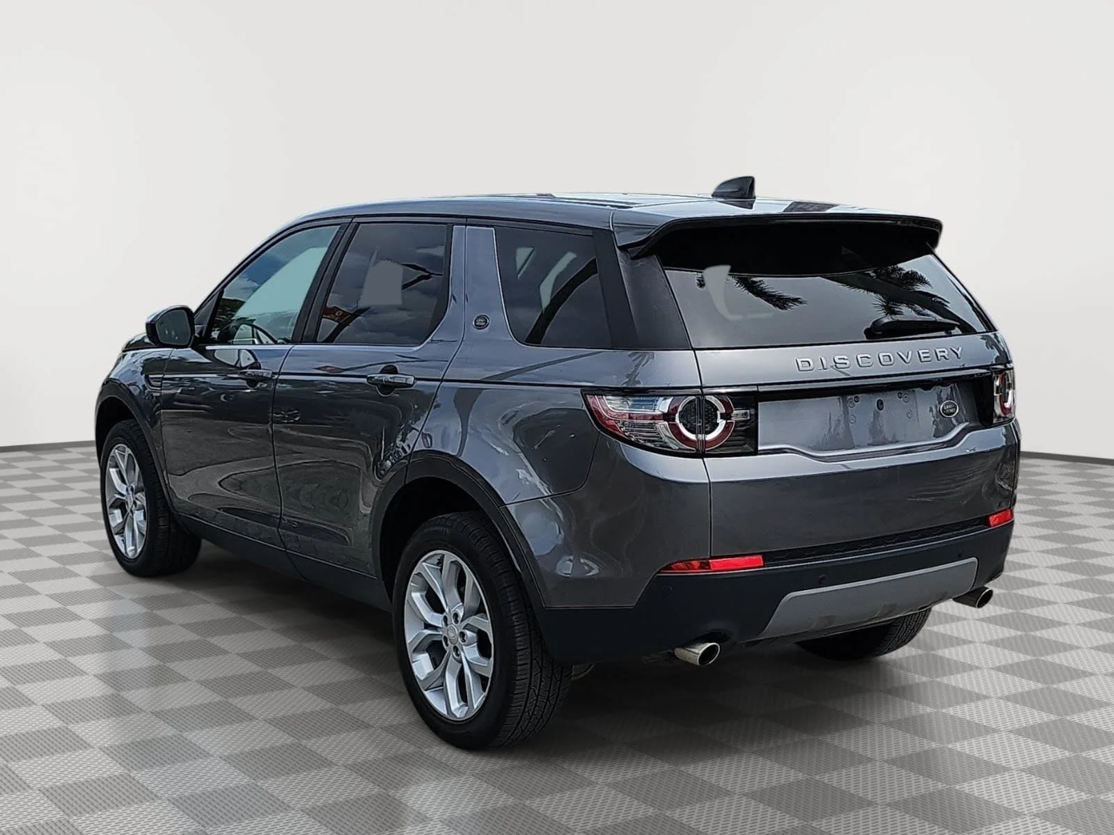 Used 2018 Gray Land Rover SE image 6