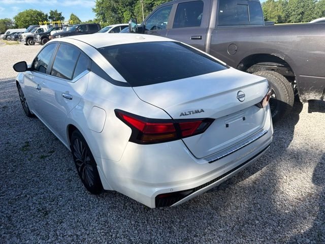 Used 2023 White Nissan 2.5 SV image 4