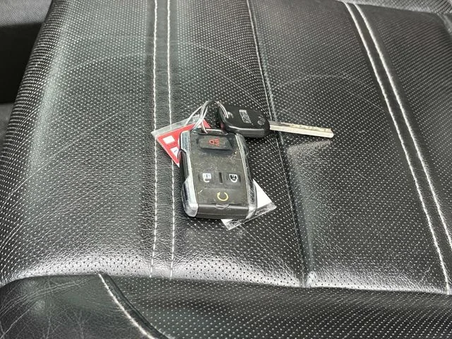 Used 2018 Silver GMC Denali image 38