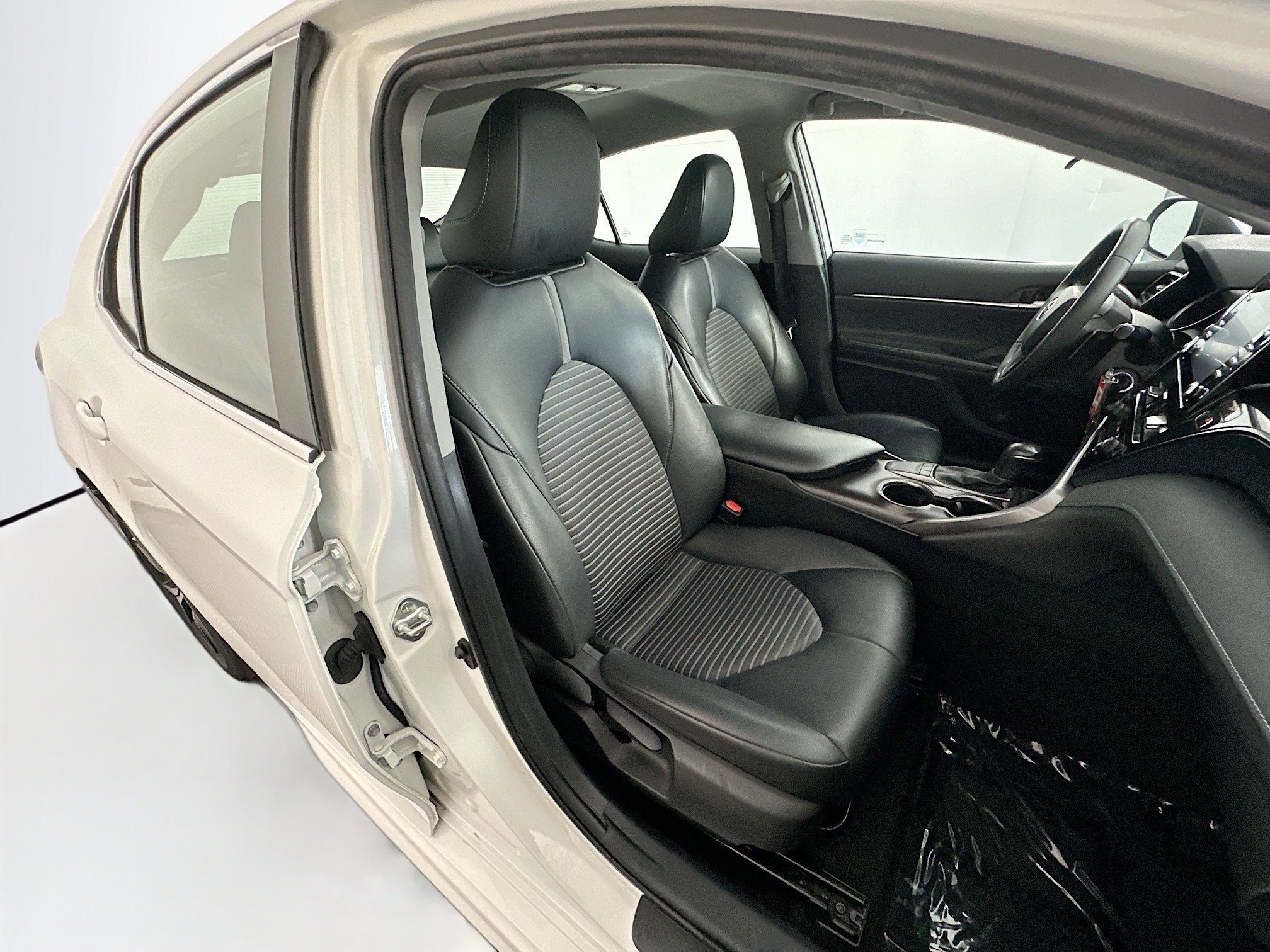 Used 2023 Ice Toyota SE image 26