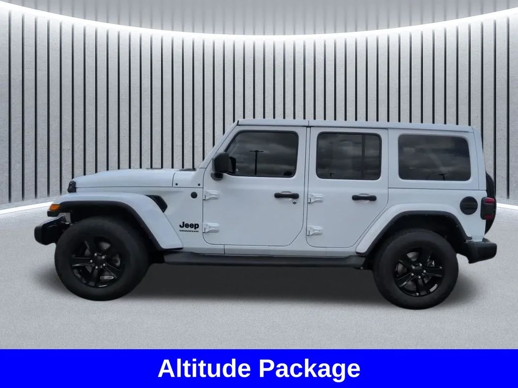 Used 2023 White Jeep Altitude image 11