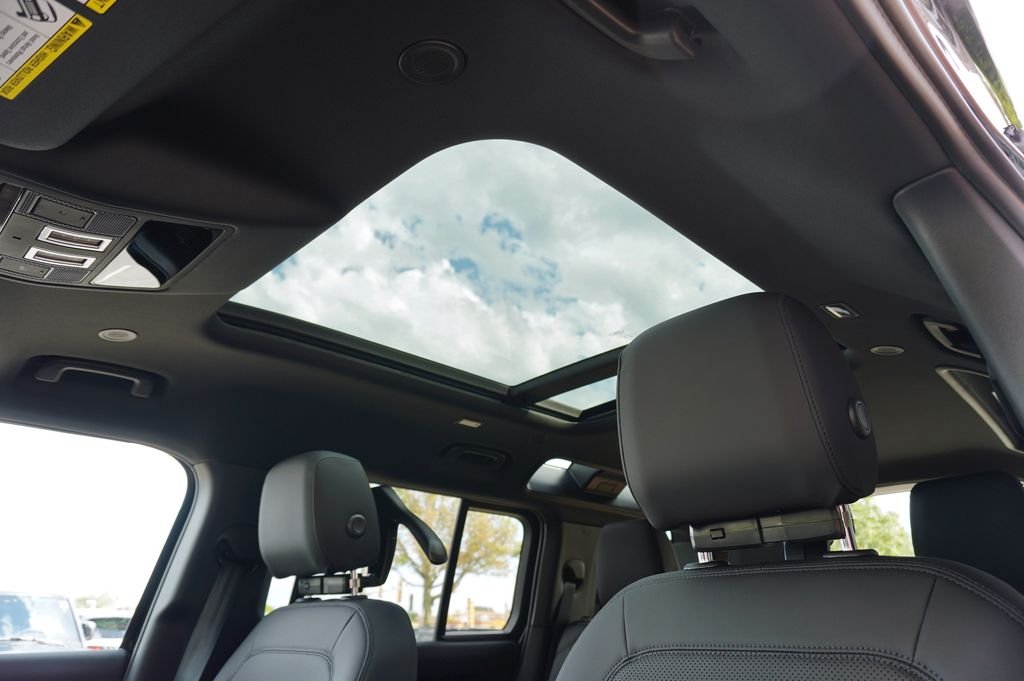 New 2026 Santorini Black Land Rover S image 14
