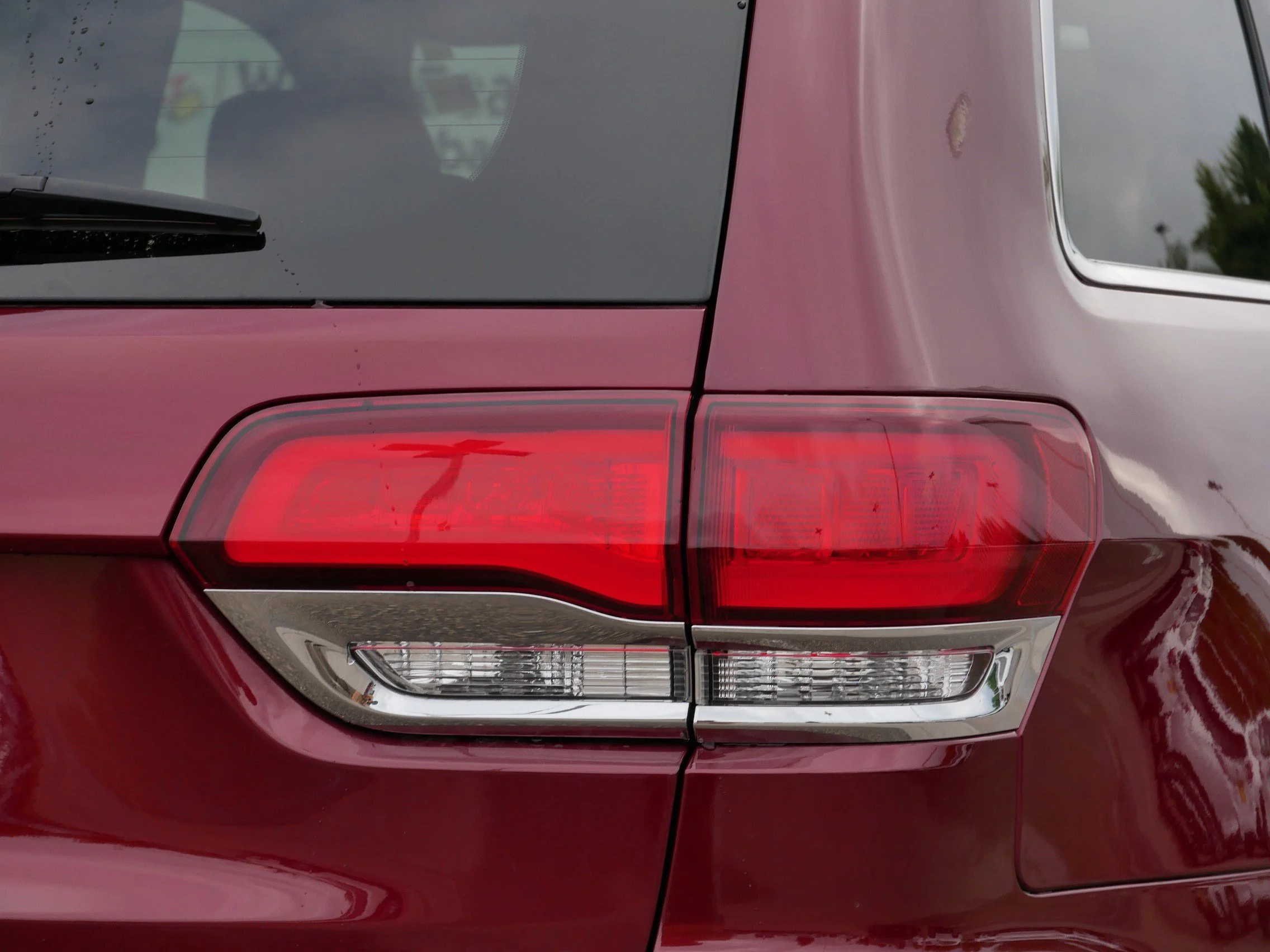 Used 2021 Velvet Red Pearlcoat Jeep Laredo E image 17