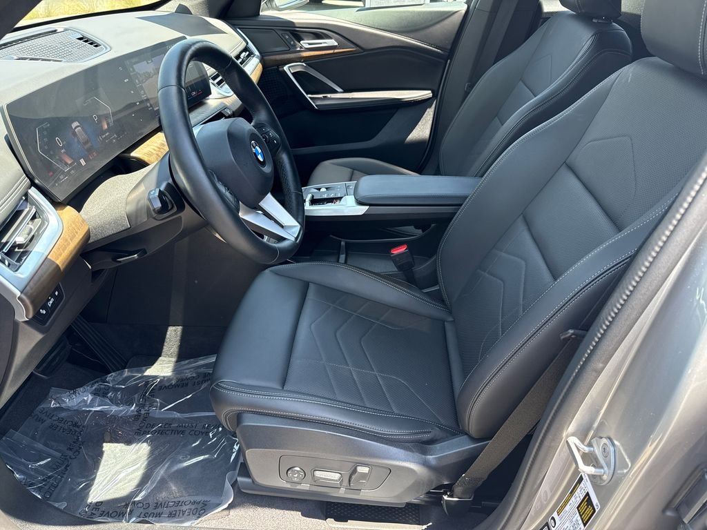 Used 2025 Silver BMW xDrive28i image 21