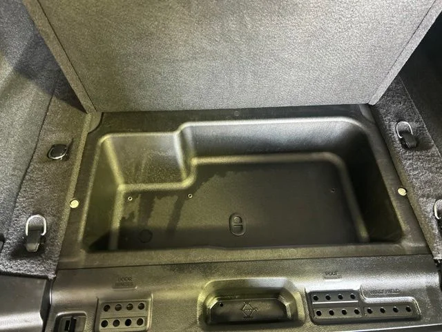 Used 2025 Crystal Metallic Jeep Sport image 36