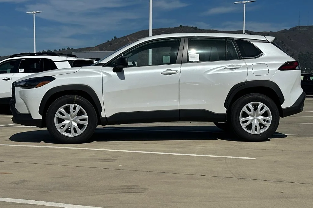 New 2026 Wind Chill Pearl <sup>1</sup> Toyota  L image 7
