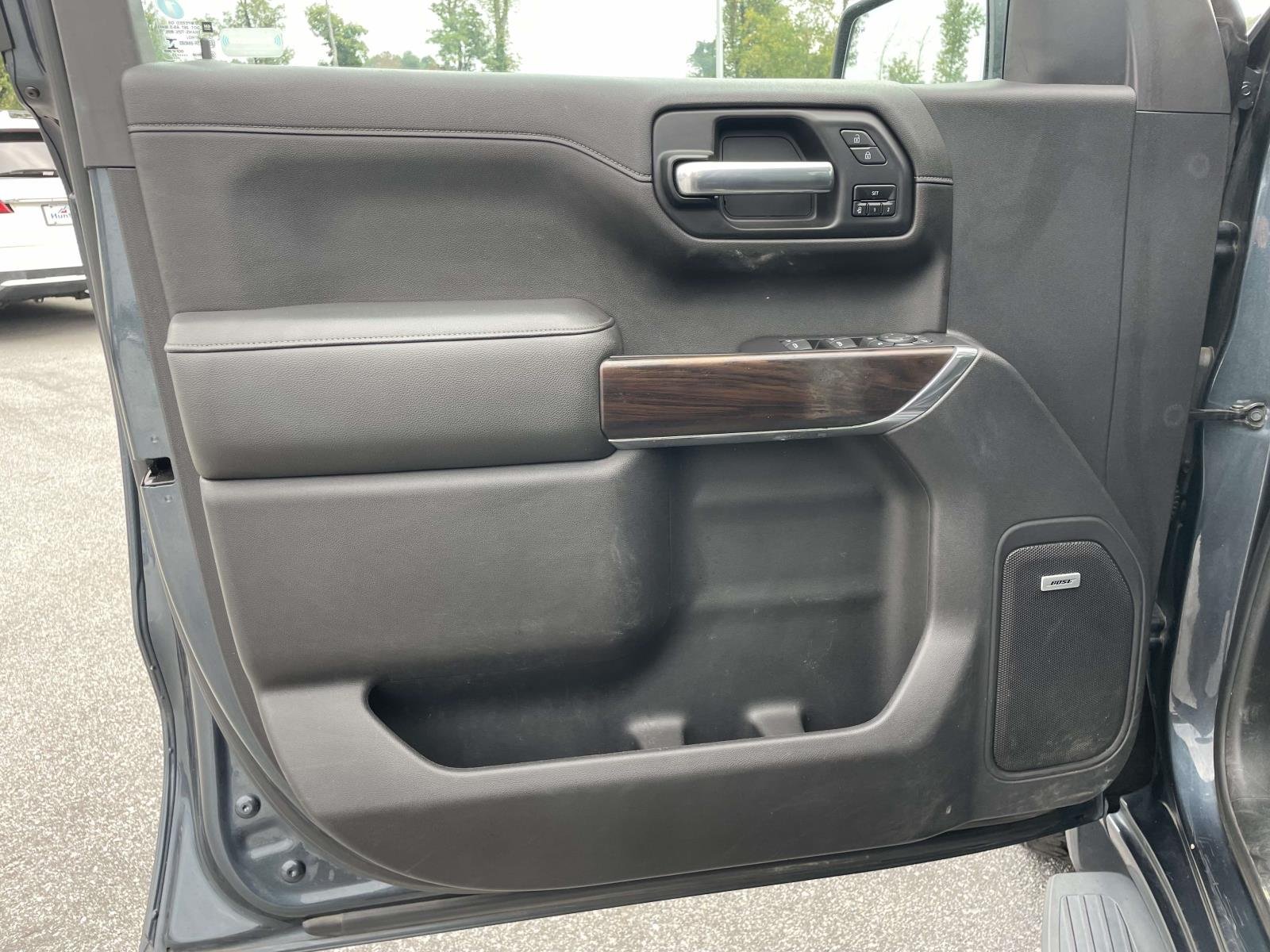 Used 2020 Dark Sky Metallic GMC SLT image 5