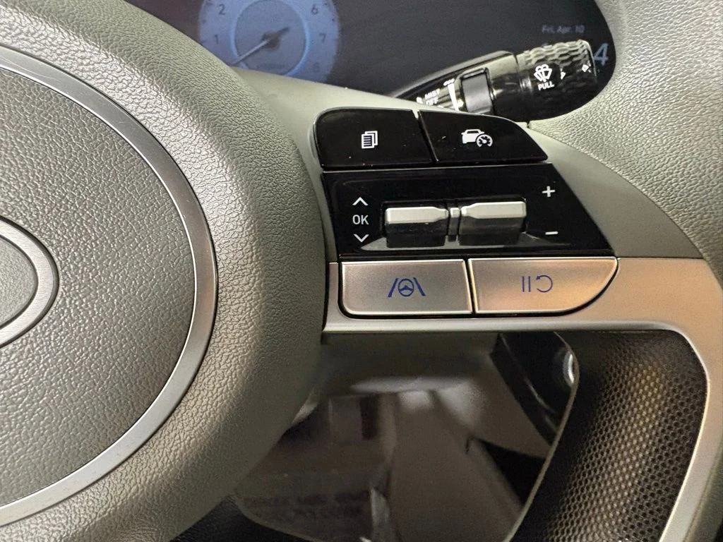 Used 2024 White Hyundai SEL image 25
