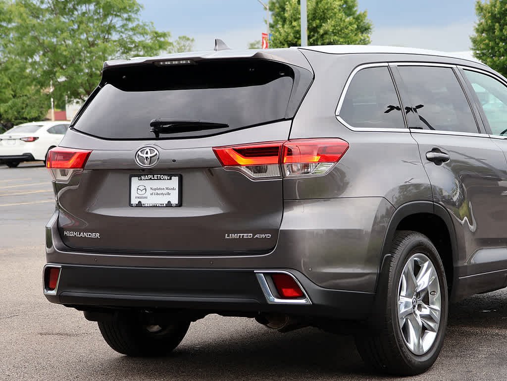 Used 2018 Predawn Gray Mica Toyota Limited image 6