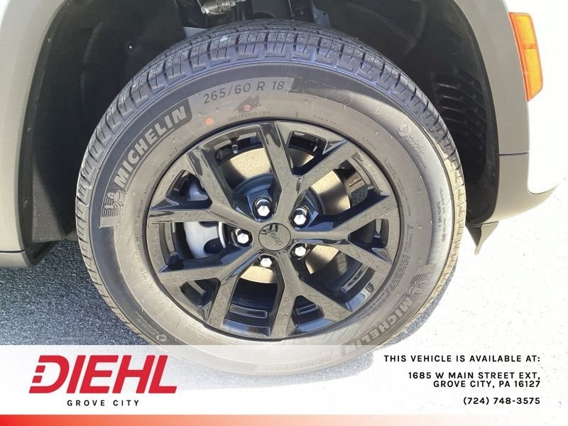 Used 2026 White/off-white Jeep Laredo Altitude image 9