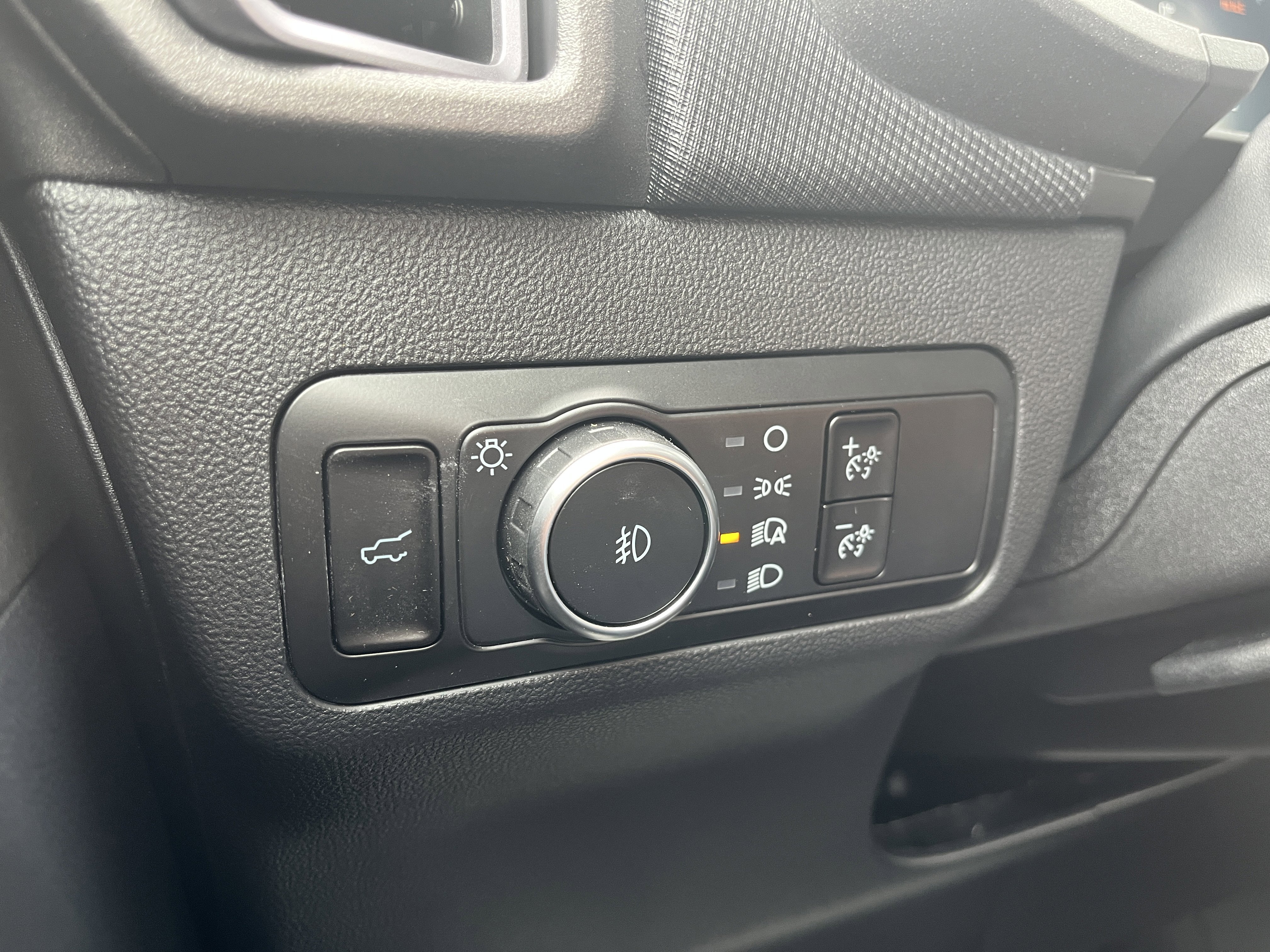 New 2025 Carbonized Gray Metallic Ford Outer Banks® image 18