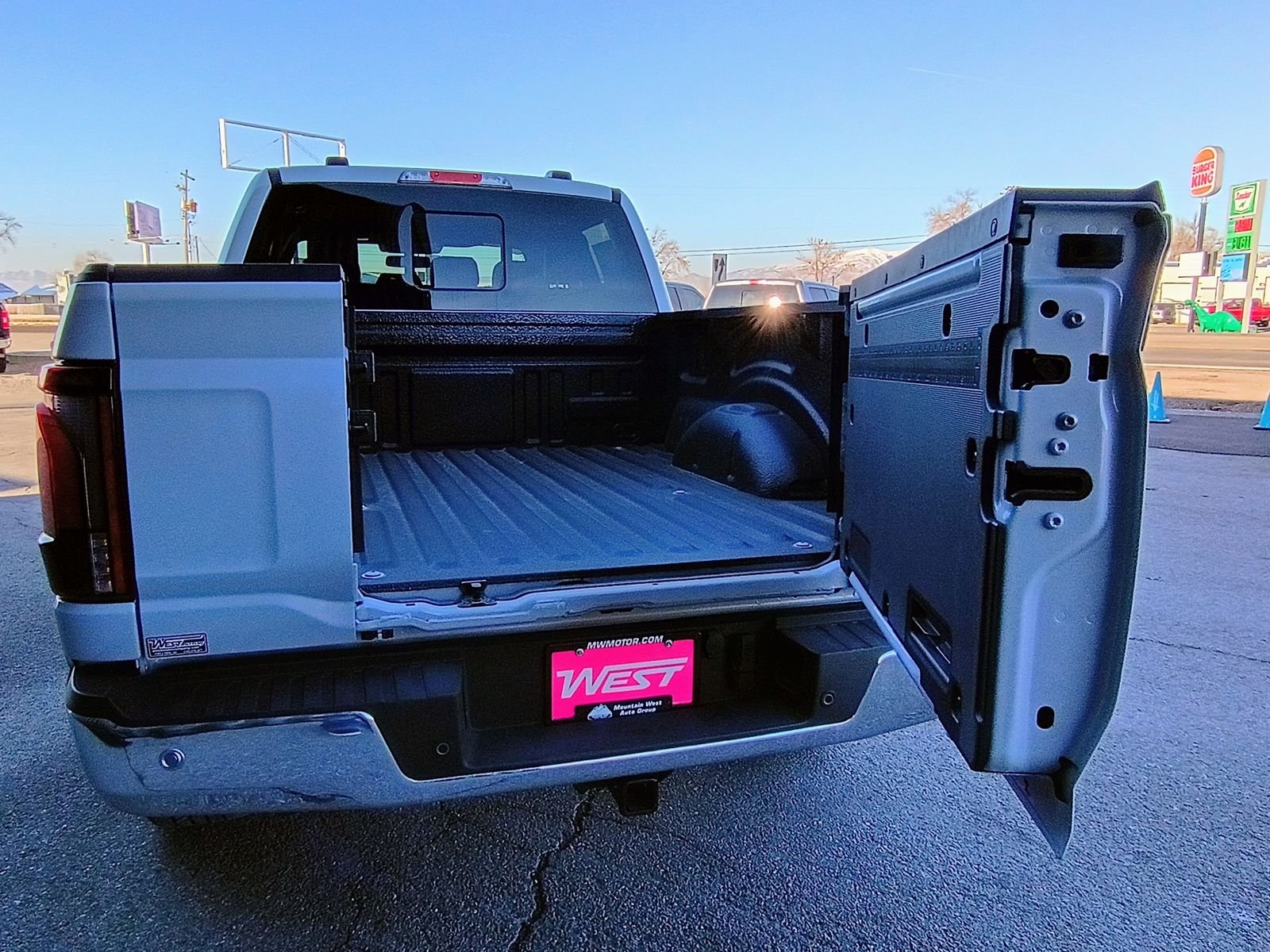 2025 Ford F-150 Lariat - Photo 10