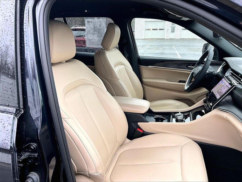Used 2024 Black Jeep Limited image 11