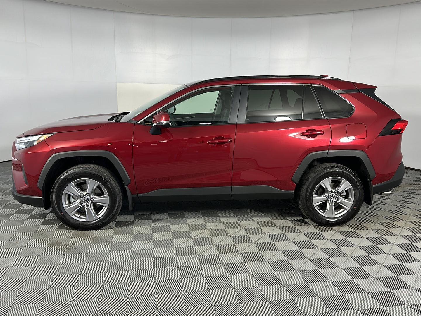 Used 2025 Ruby Flare Pearl Toyota XLE image 4