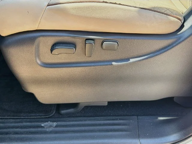 Used 2017 White Nissan SL image 19