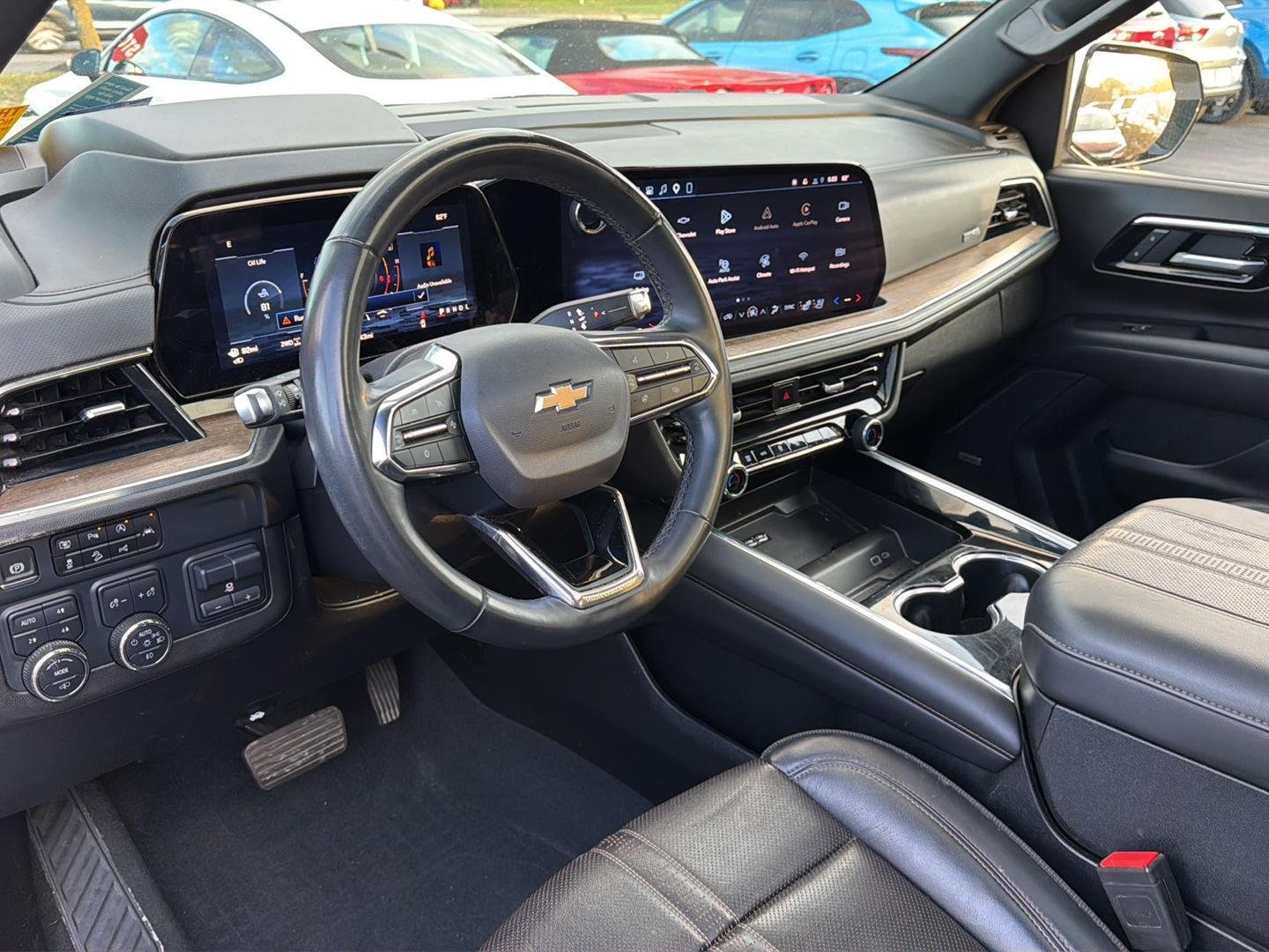 Used 2025 Iridescent Pearl Tricoat Chevrolet High Country image 3