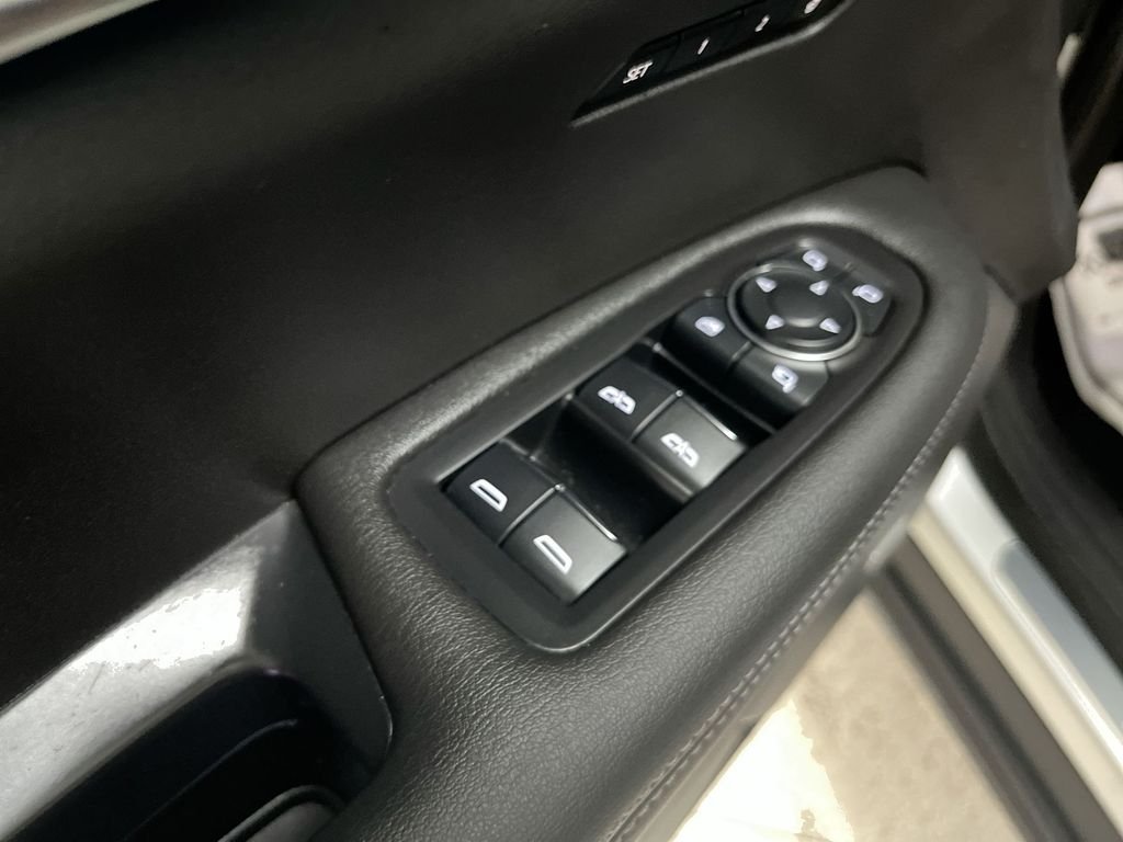 Used 2020 Silver Cadillac Sport image 17