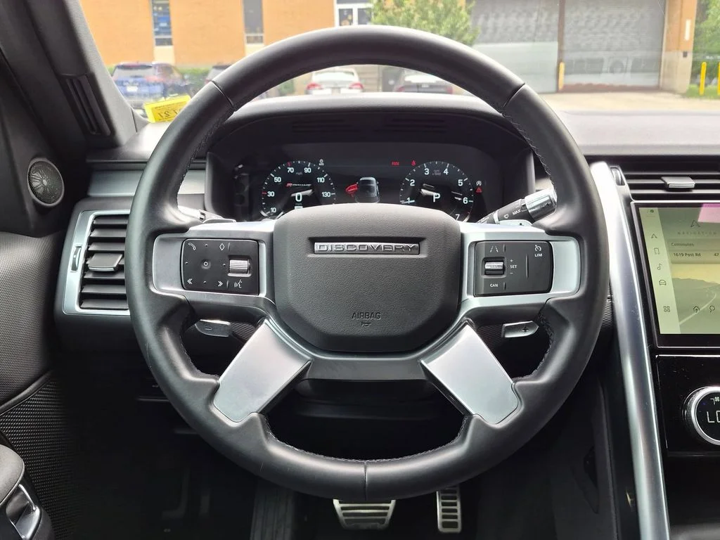 Used 2022 Gray Land Rover S R-Dynamic image 16
