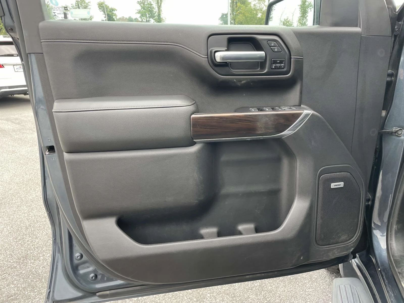 Used 2020 Dark Sky Metallic GMC SLT image 5