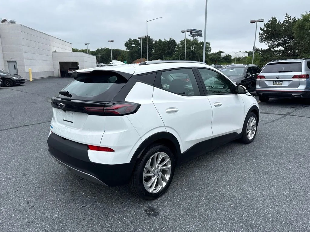 Used 2022 Summit White Chevrolet LT image 26
