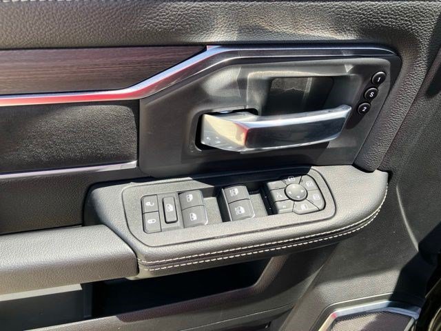 New 2026 Diamond Black Crystal Pearl-Coat Exterior Paint RAM Laramie image 9