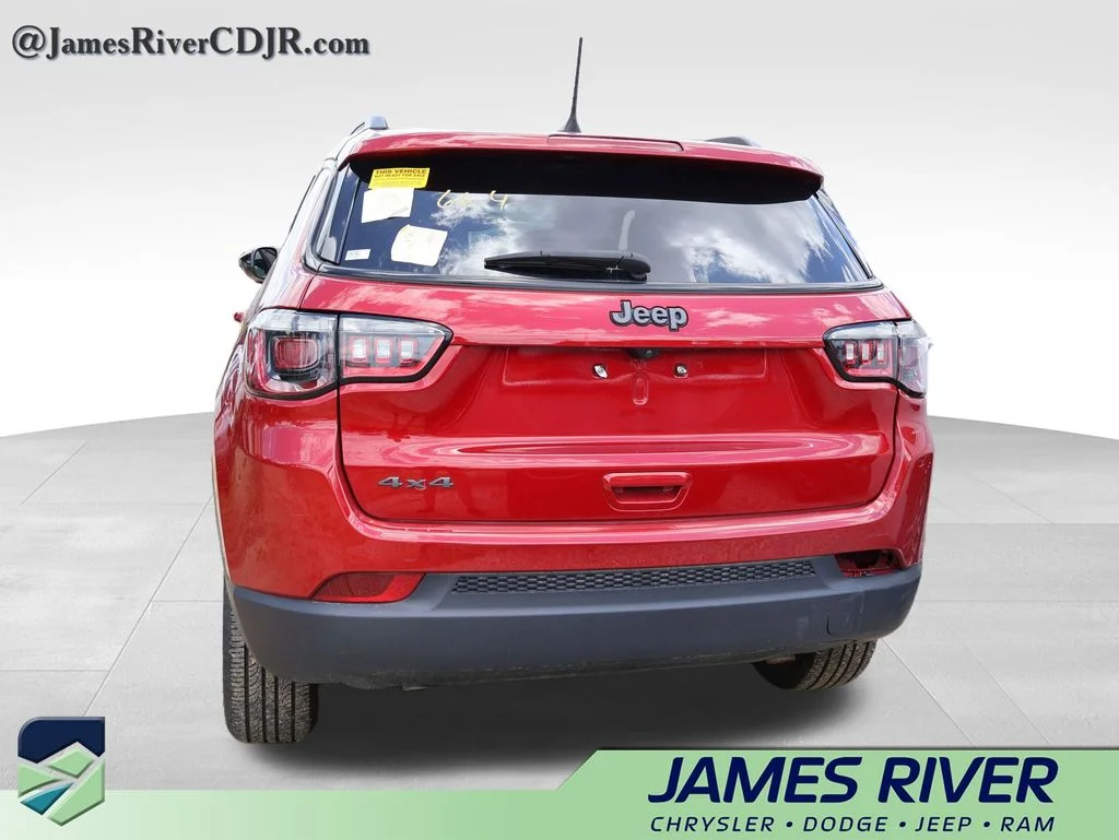 Used 2025 Red Jeep Latitude image 16