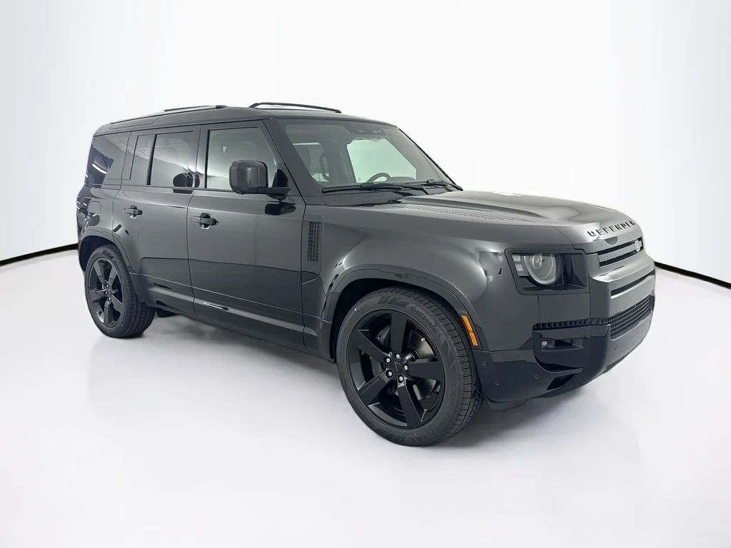 New 2026 Santorini Black Land Rover X-Dynamic SE image 3