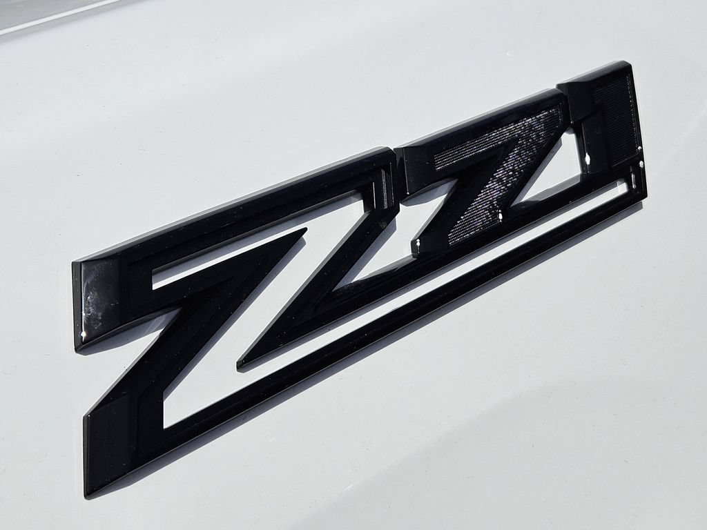 New 2026 Summit White Chevrolet LT image 6