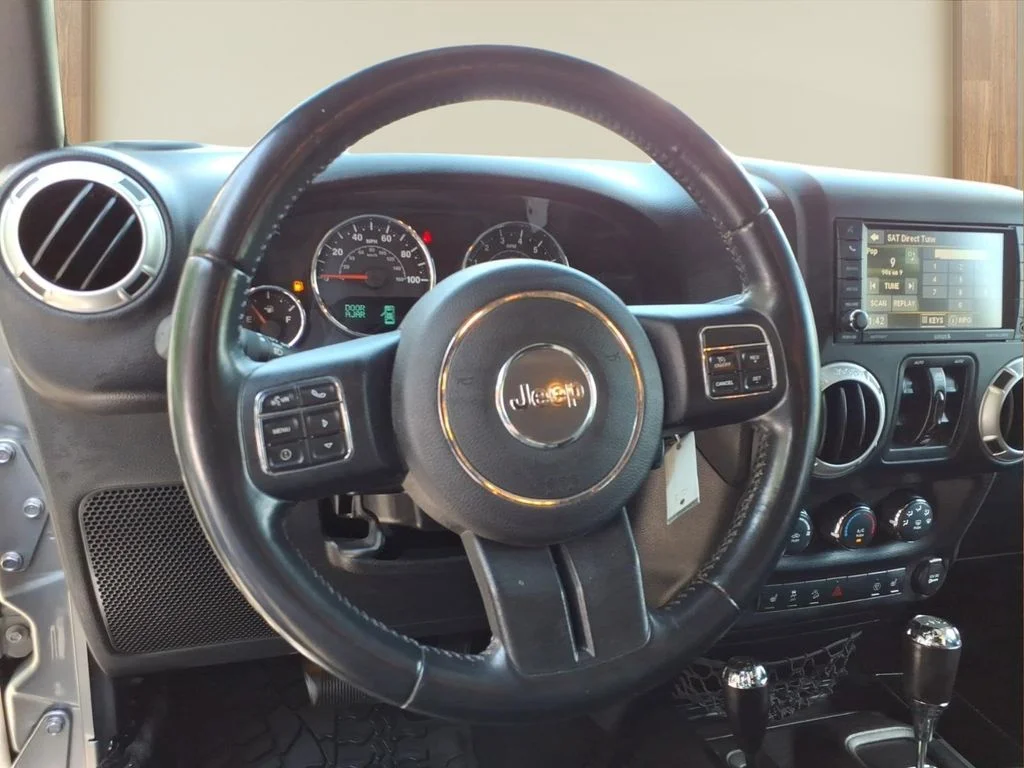 Used 2017 Silver Jeep Unlimited Sahara image 3