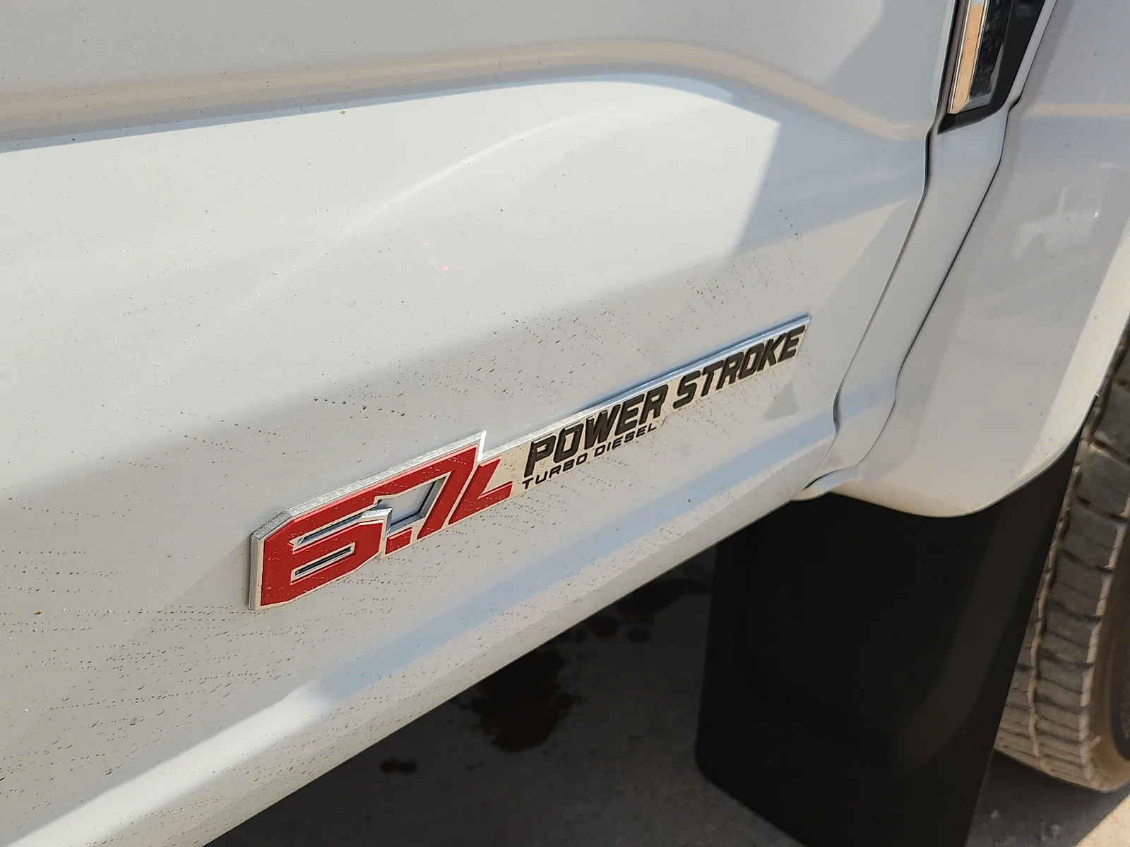 New 2027 Oxford White Ford XLT image 10