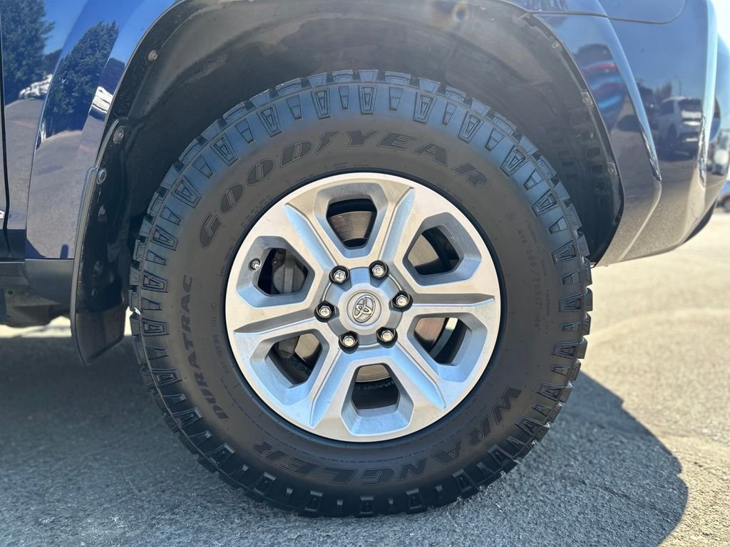 Used 2019 Nautical Blue Metallic Toyota SR5 image 2