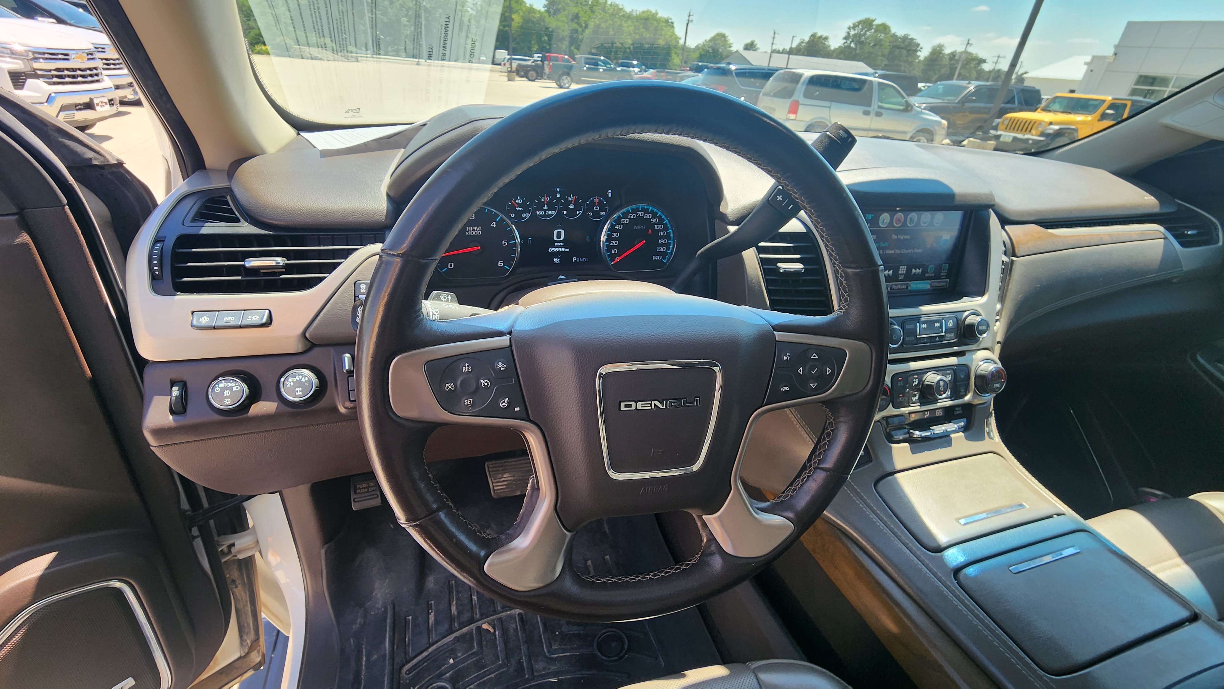 Used 2019 WHITE FROST TRICOAT GMC Denali image 12