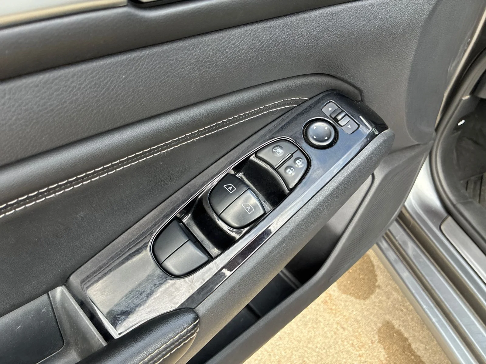 Used 2022 Gray Nissan 2.5 SL image 20