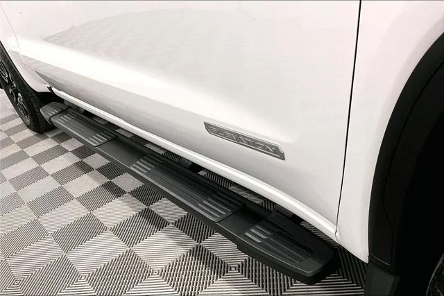 Used 2024 Summit White GMC Elevation image 11