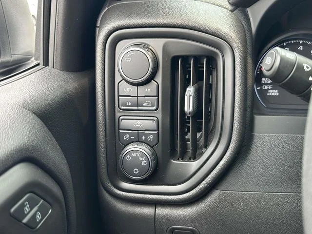 Used 2022 Silver Chevrolet Custom image 26